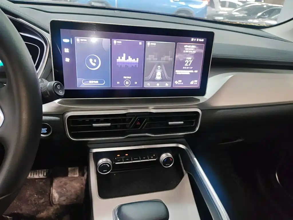 Photo 13 - Geely Binyue