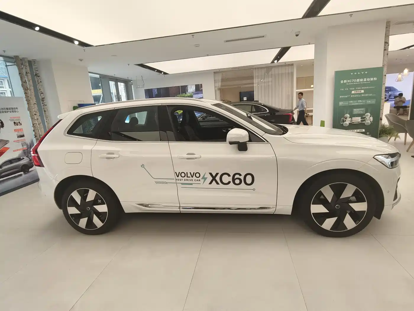 VOLVO XC60 PLUG IN HYBRID
