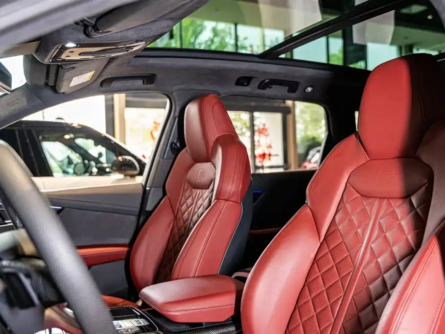 Audi SQ7 2024 4.0 TFSI Dark Knight Edition фото 8