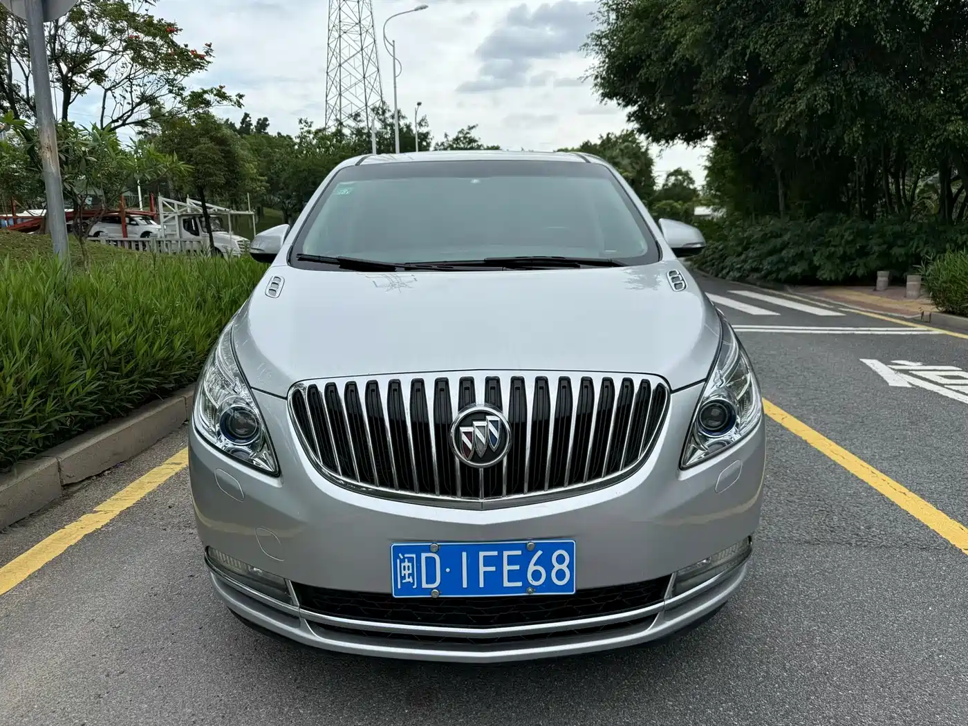 Buick GL8 2011 3.0L GT Luxury Business Elegance Edition фото 3