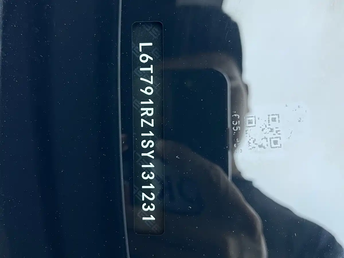 Geely Galaxy Galaxy A7 2025 EM-i 150km Explorer+ Edition фото 20