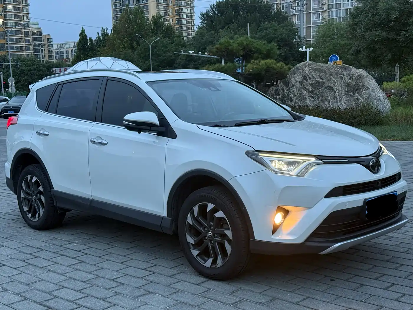 Фото 3 - Toyota RAV4