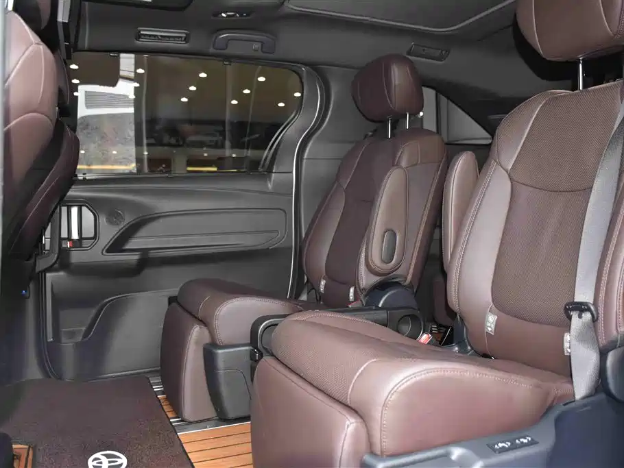 Toyota Sienna 2021 2.5L Hybrid Platinum Edition фото 8