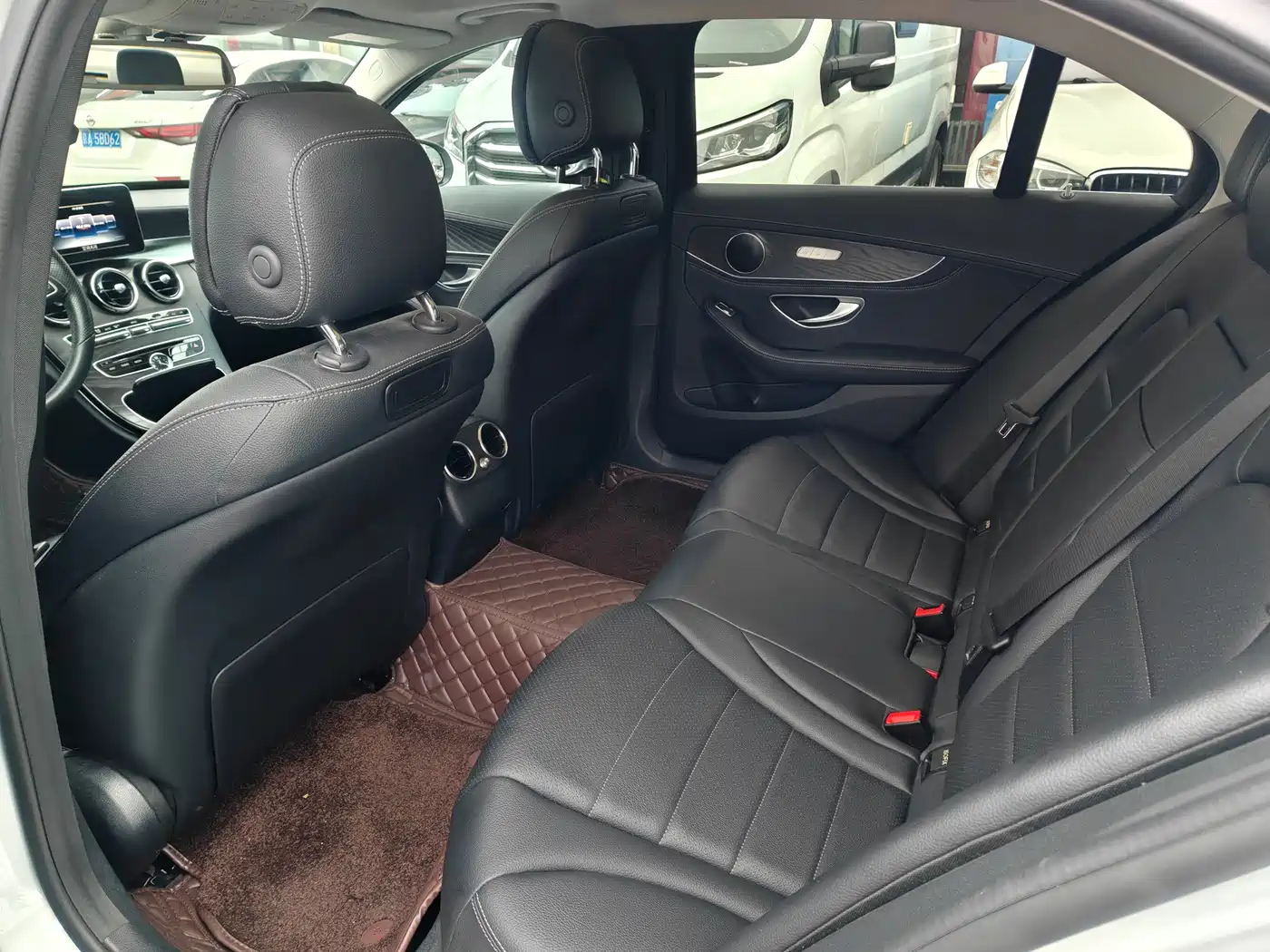 Mercedes-Benz C-Class 2015 Facelift C 200 L Sport фото 8