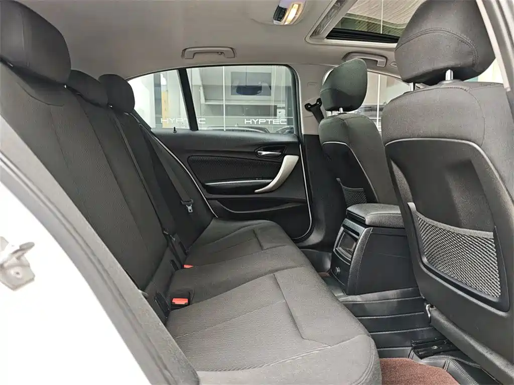 BMW 1 Series (Import) 2018 118i Leading фото 7