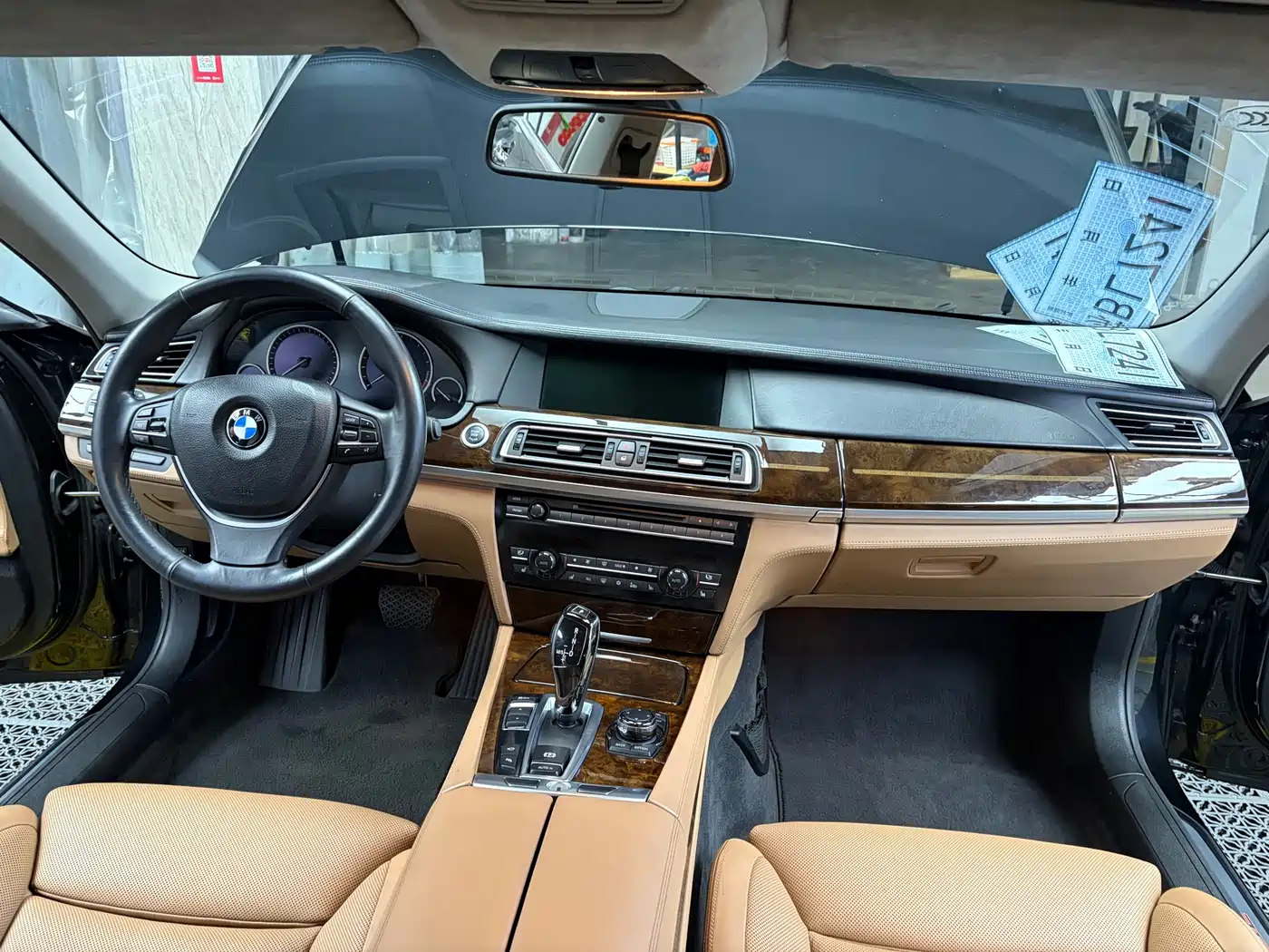 BMW 7 Series 2010 760Li фото 16