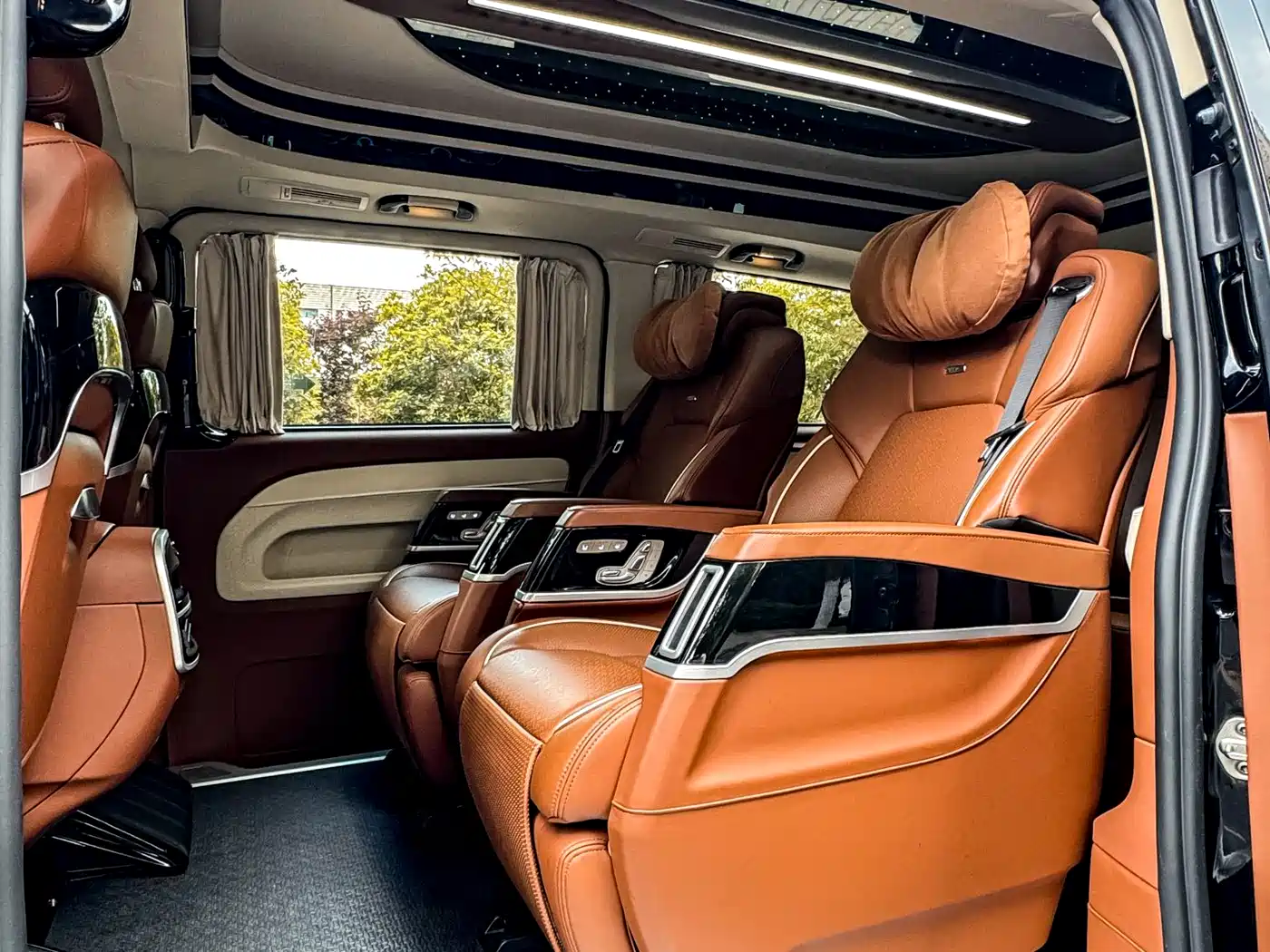 Mercedes-Benz Vito 2023 2.0T Business 7-Seater фото 10
