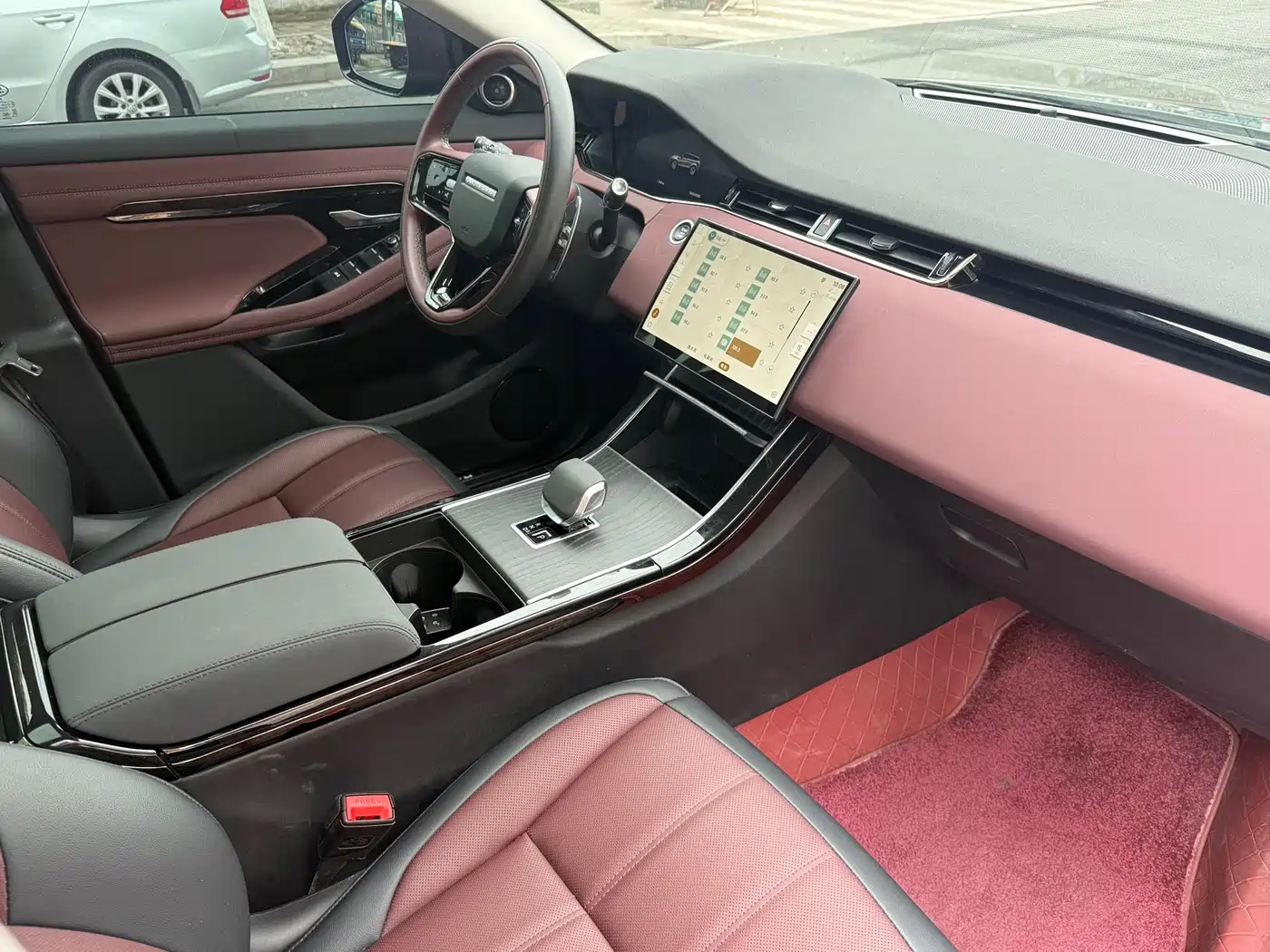 Land Rover Range Rover Evoque 2024 Range Rover Evoque L 249PS Light Master Edition фото 11
