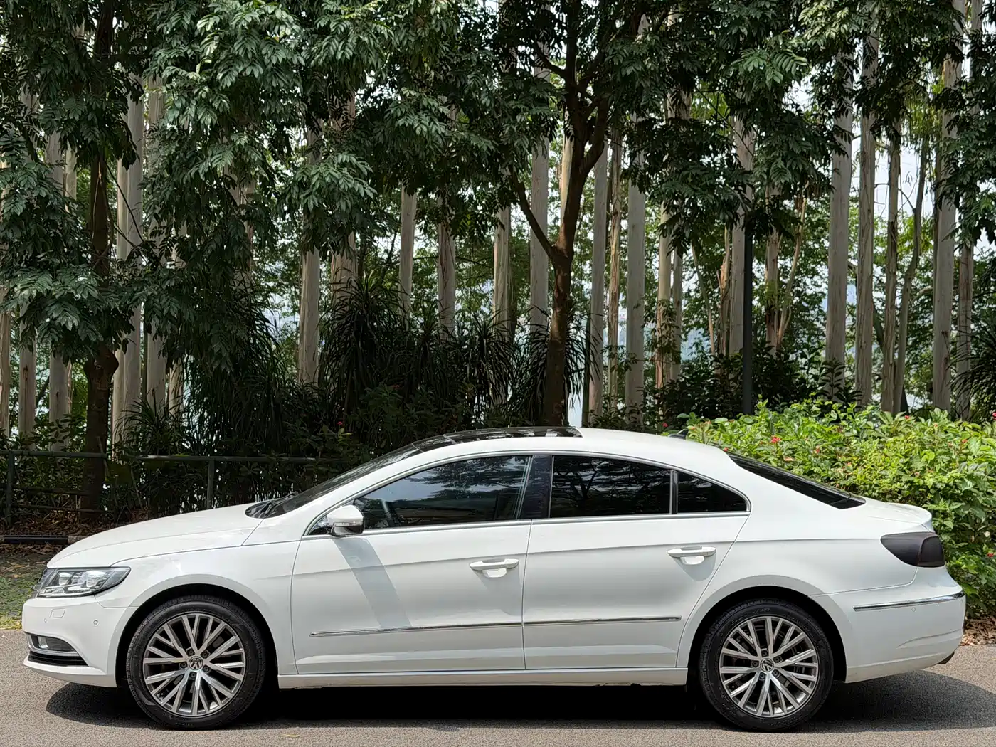 Volkswagen FAW-Volkswagen CC 2013 2.0TSI Ultimate фото 2