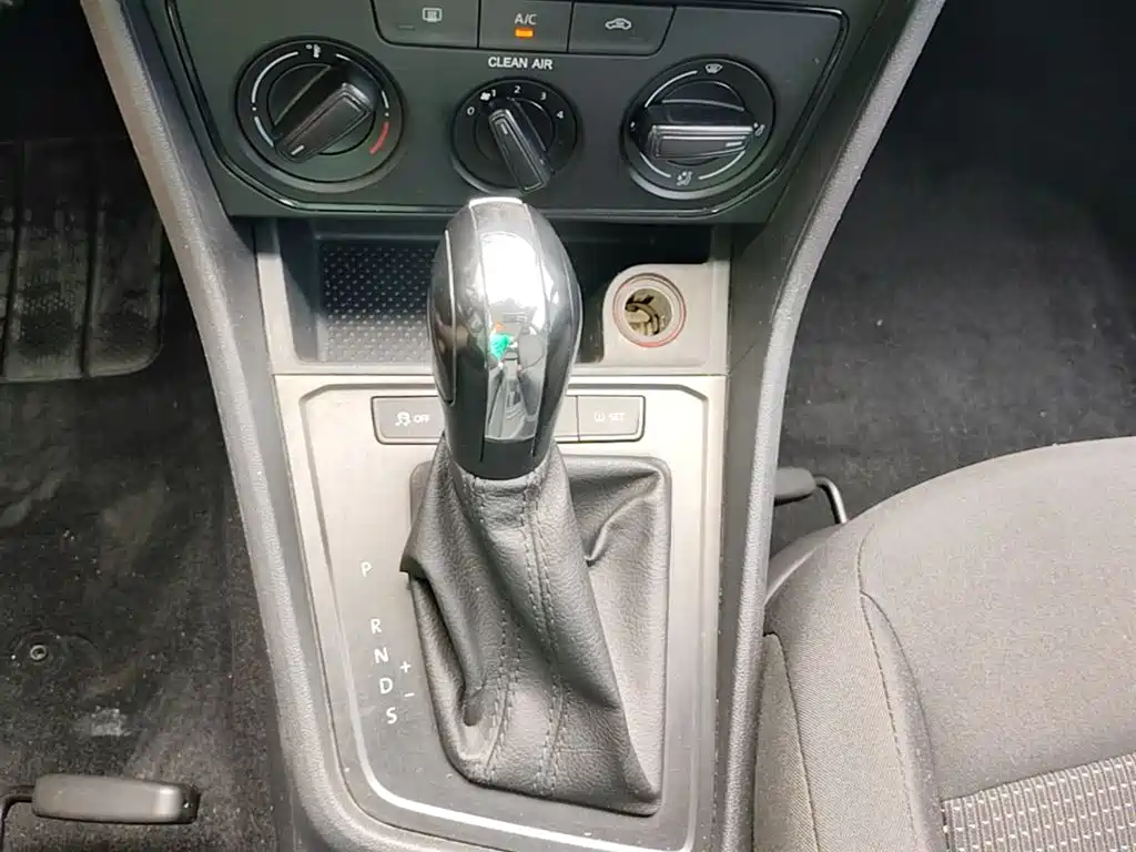 Volkswagen Lavida 2015 1.6L Automatic Trend Edition фото 14