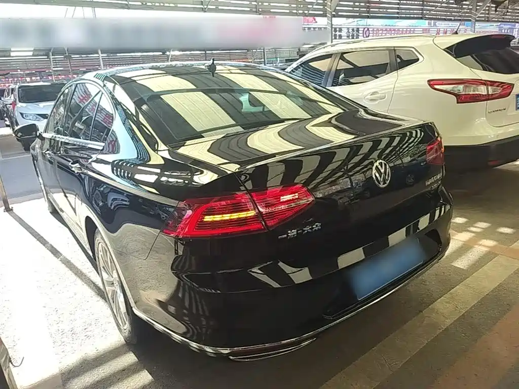 Volkswagen Magotan 2017 330TSI DSG Luxury фото 5