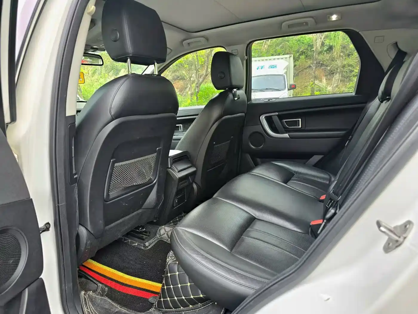 Land Rover Discovery Sport 2017 2.0T SE фото 6