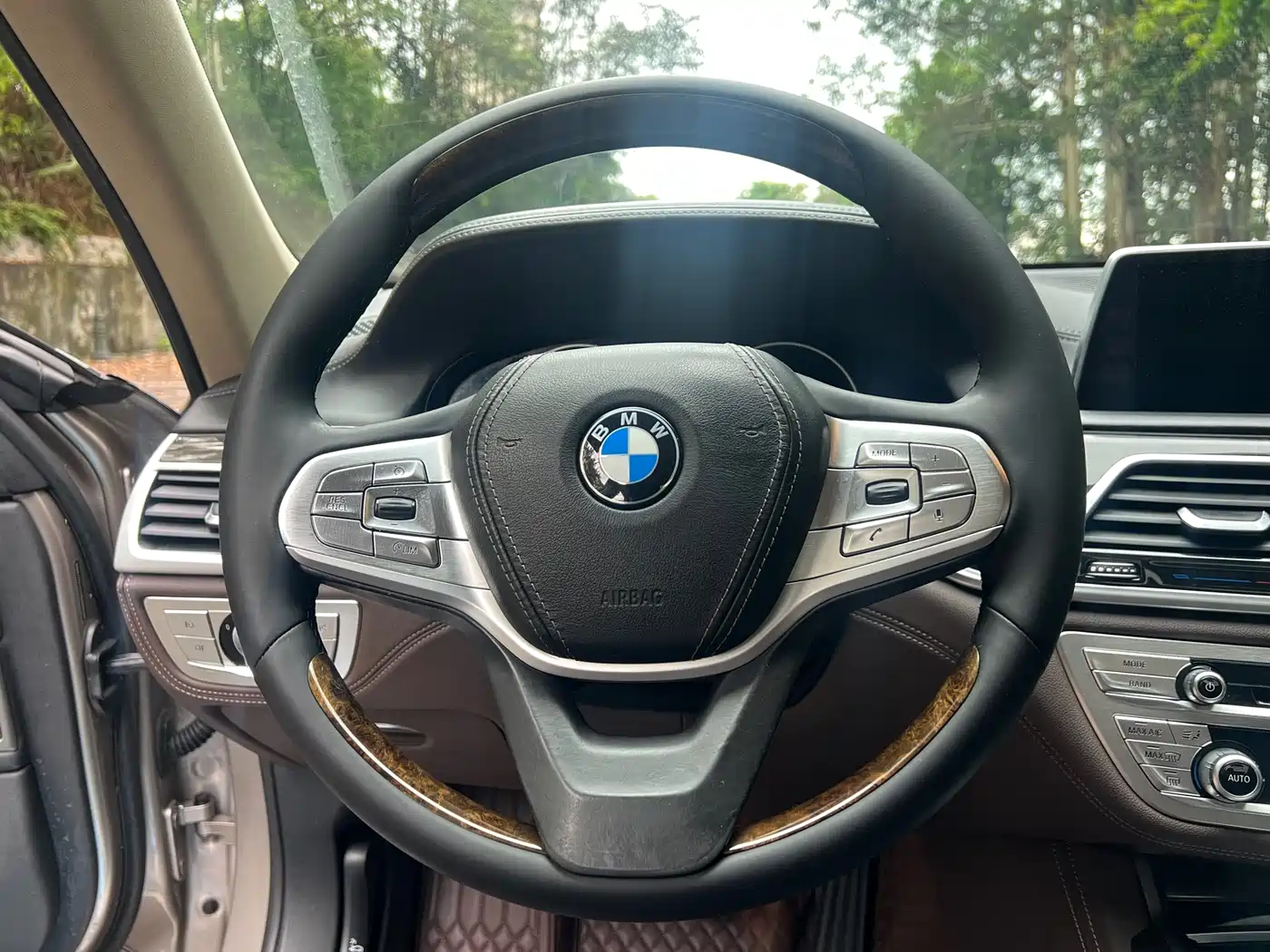 BMW 7 Series 2017 730Li Luxury Edition фото 15