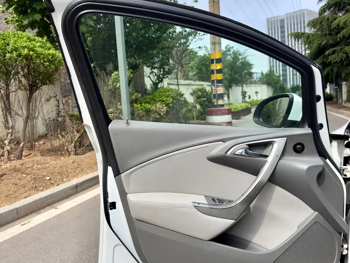 Buick Excelle 2013 Model XT 1.6L Automatic Fashion фото 13