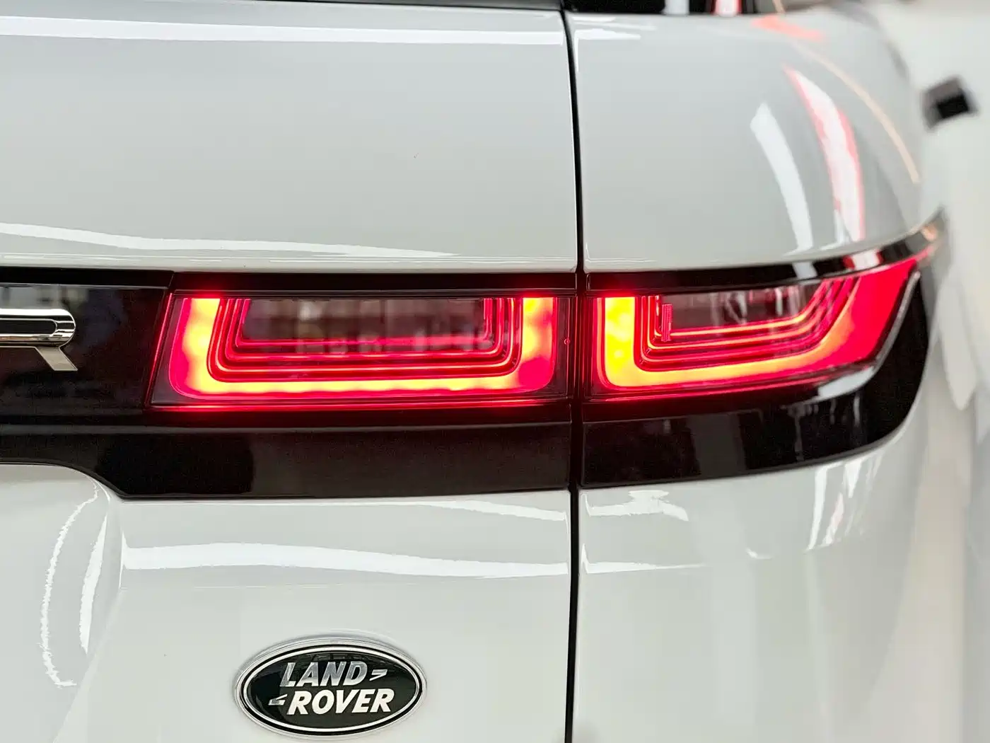 Land Rover Range Rover Evoque 2023 Range Rover Evoque L 249PS Luxury Edition фото 18