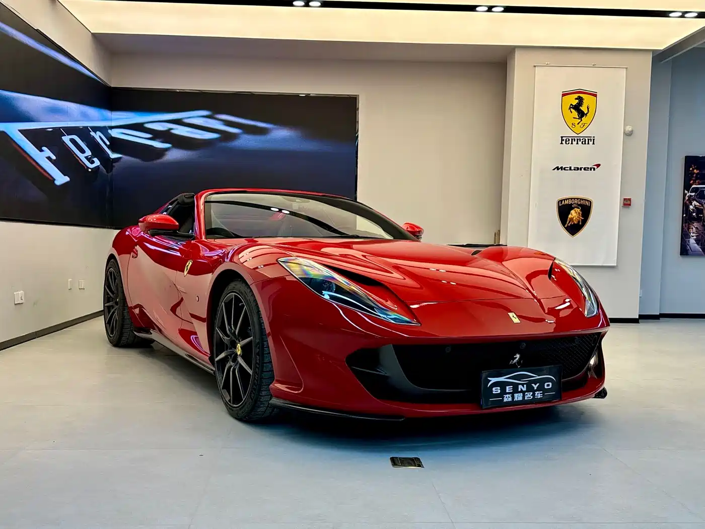 FERRARI 812