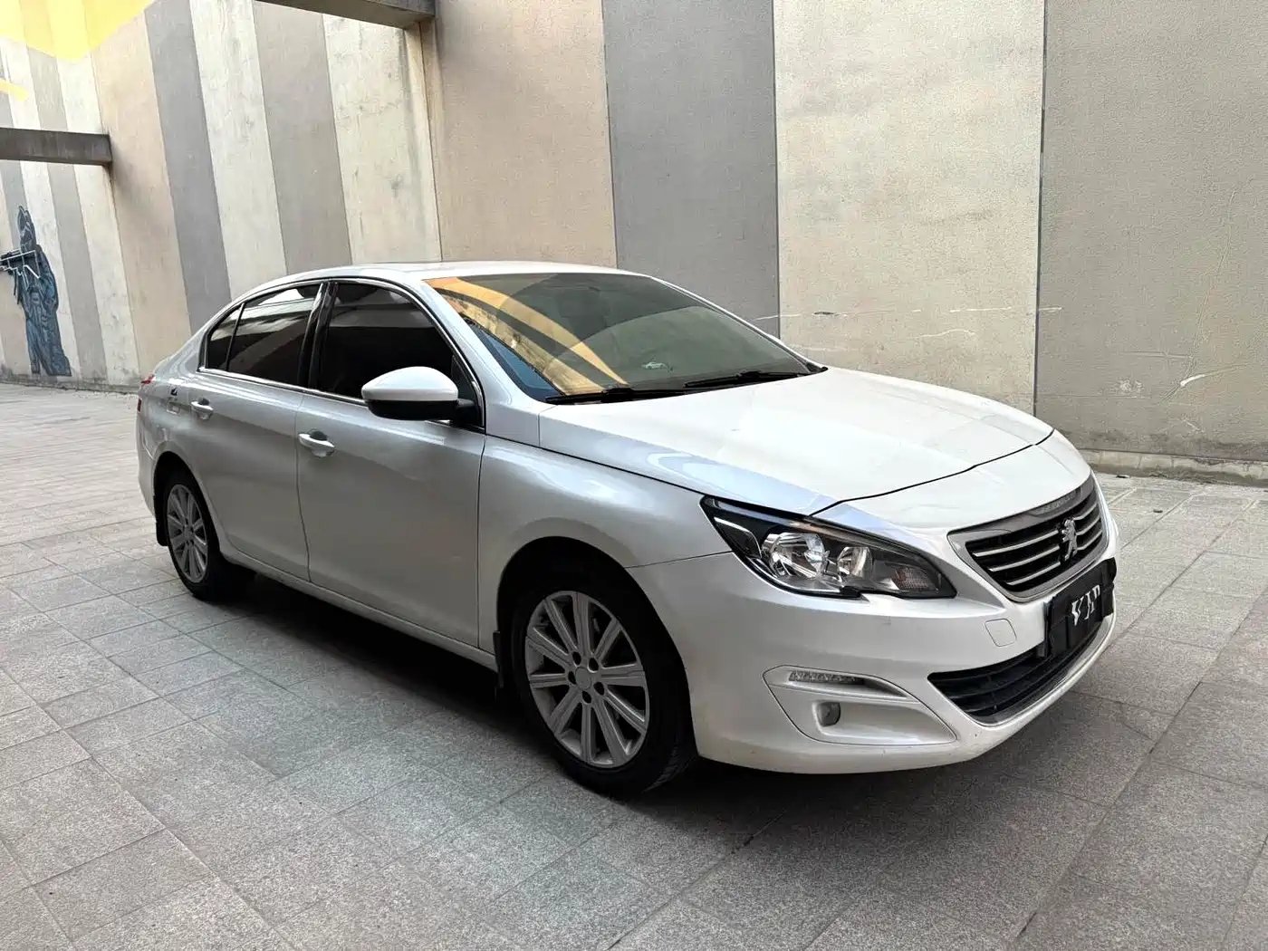 PEUGEOT 408