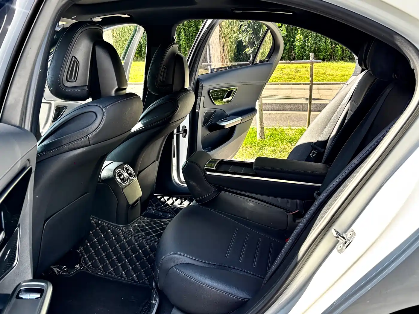 Mercedes-Benz C-Class 2023 Facelift C 260 L Sport Edition фото 9