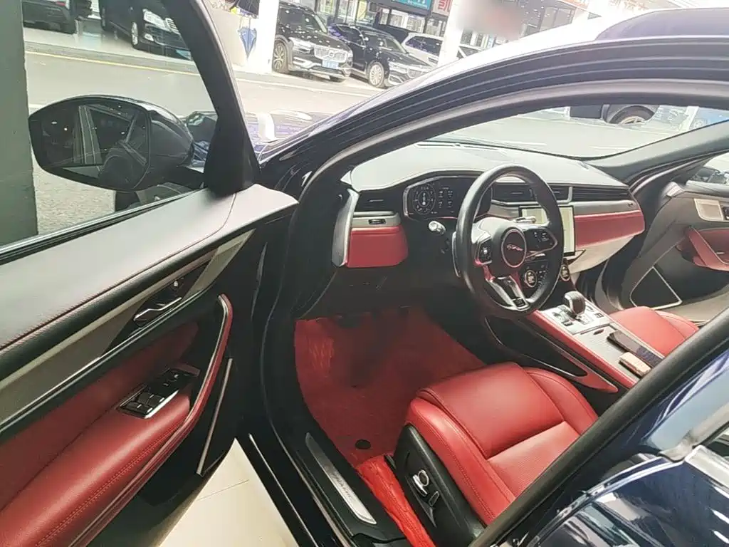 صورة 16 - Jaguar F-PACE