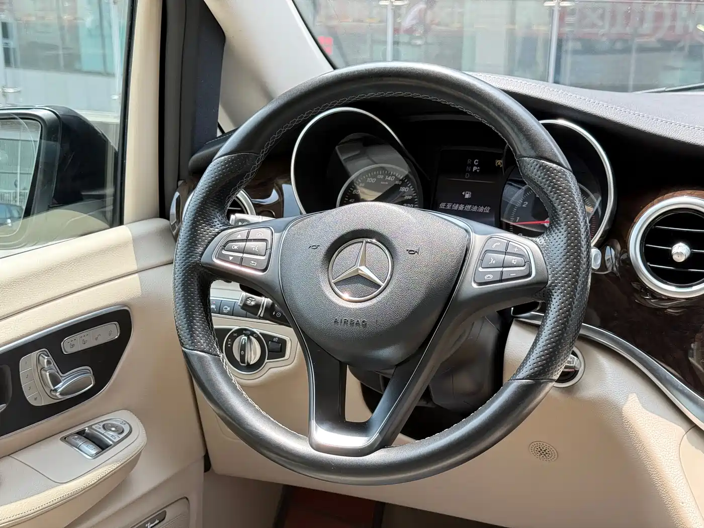 Mercedes-Benz V-Class 2017 Model V 260 L Premium Extended Edition фото 6