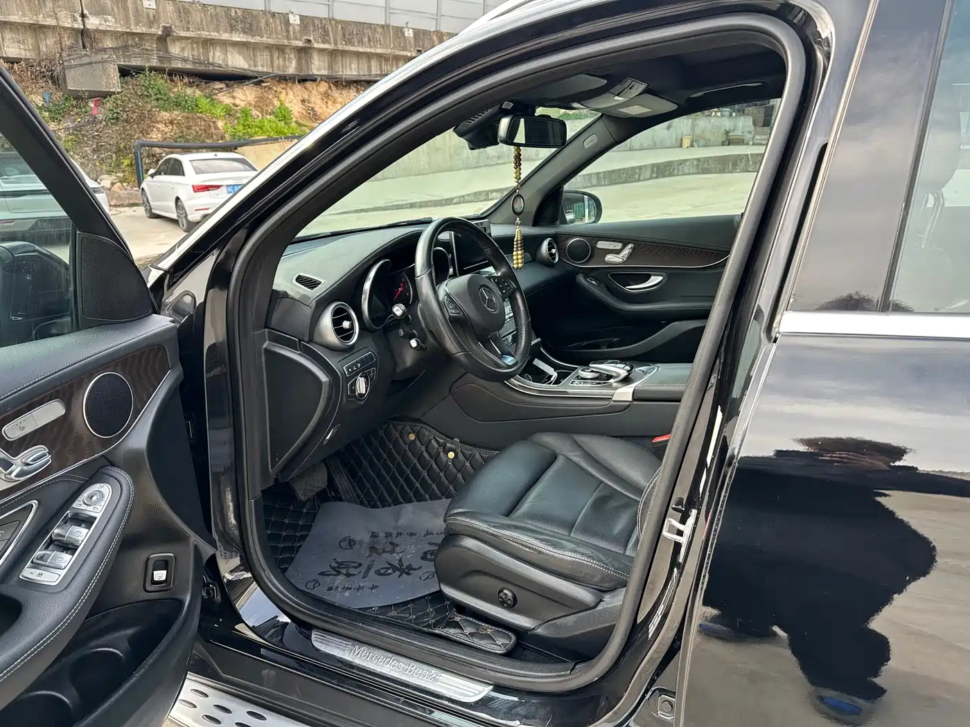 Mercedes-Benz GLC 2017 GLC 300 4MATIC Dynamic фото 4