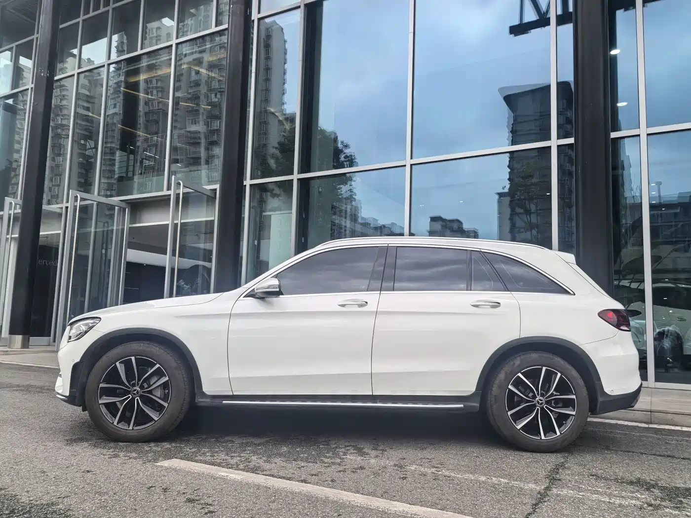 Mercedes-Benz GLC 2022 Model GLC 300 L 4MATIC Dynamic Edition фото 3