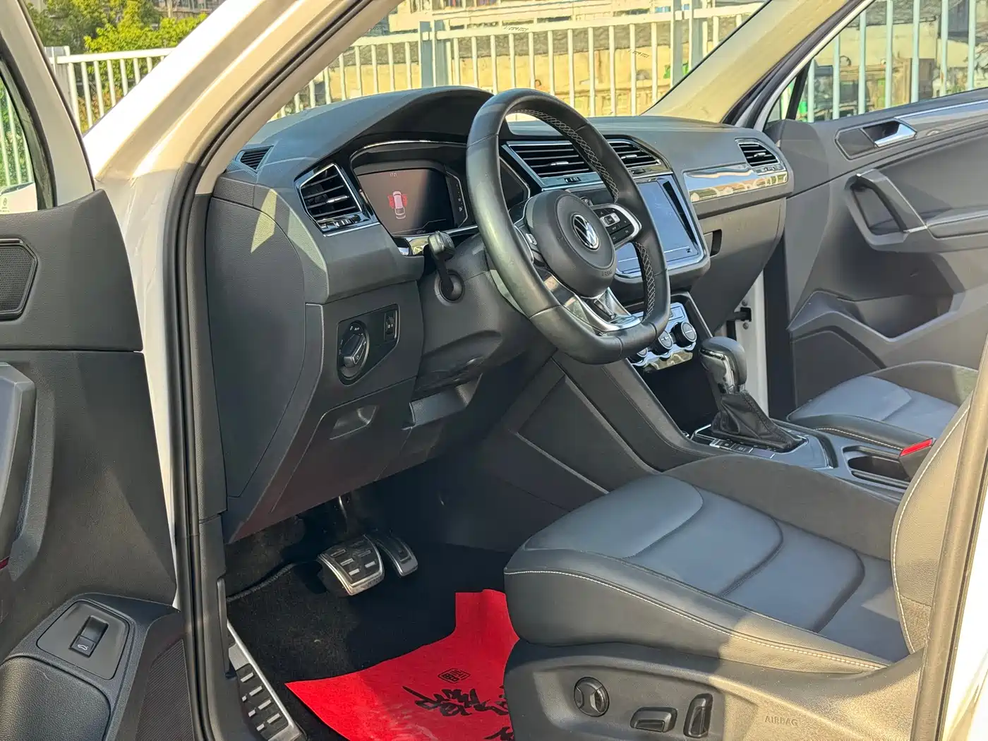 Volkswagen Tiguan L 2021 330TSI Automatic 2WD R-Line Premium фото 7