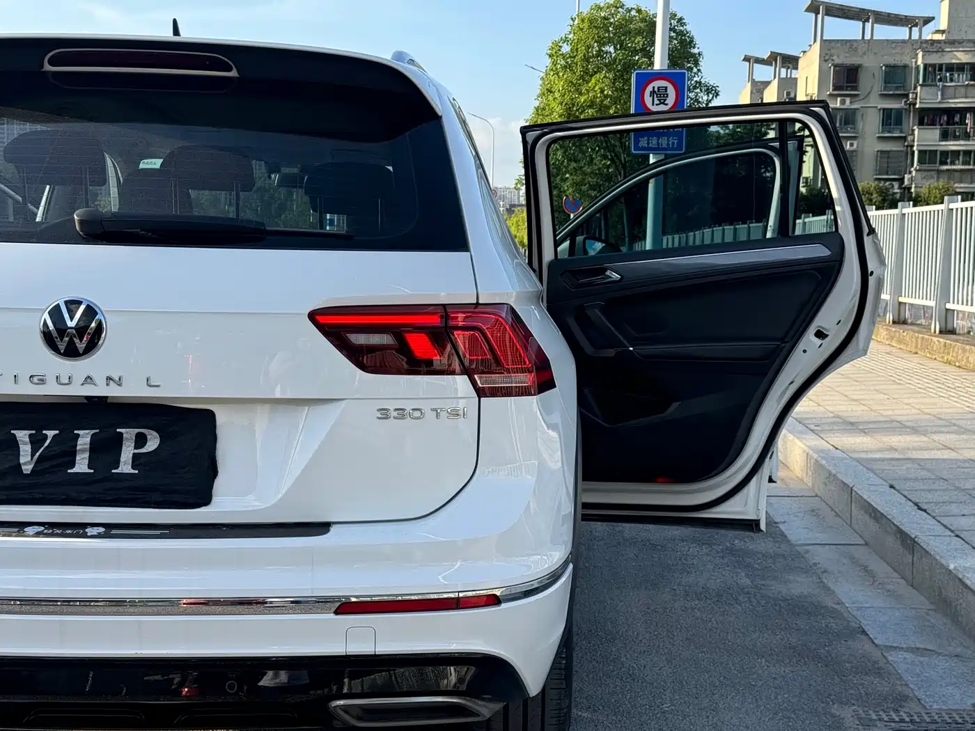 Volkswagen Tiguan L 2021 330TSI Automatic 2WD R-Line Premium фото 13