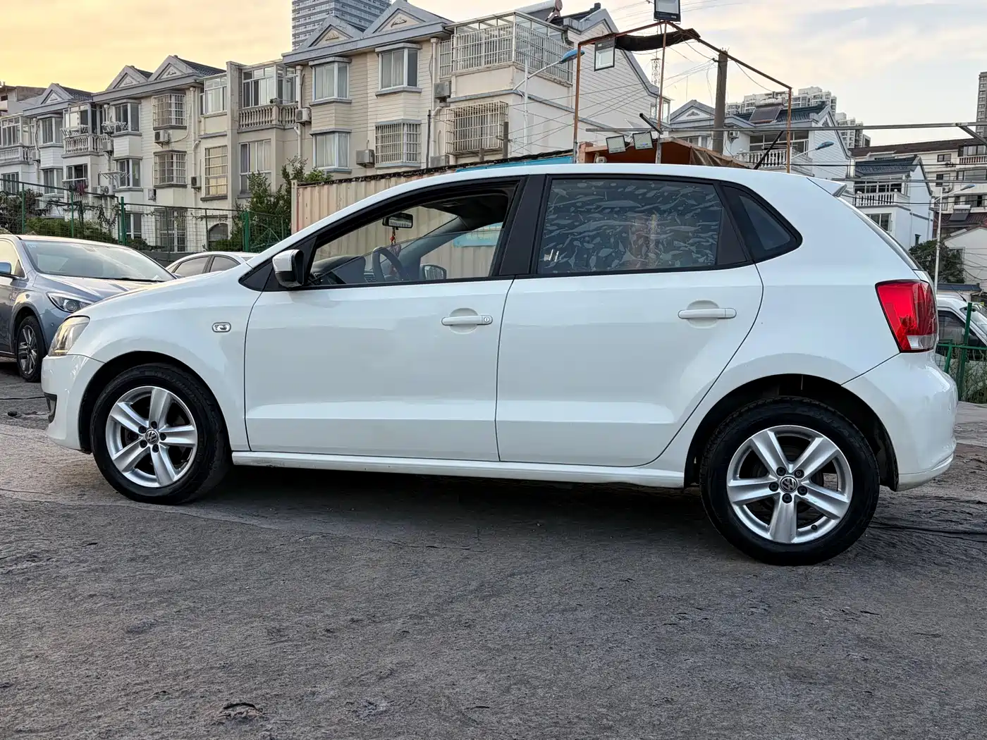 Volkswagen Polo 2011 1.4L Automatic Style Edition фото 7