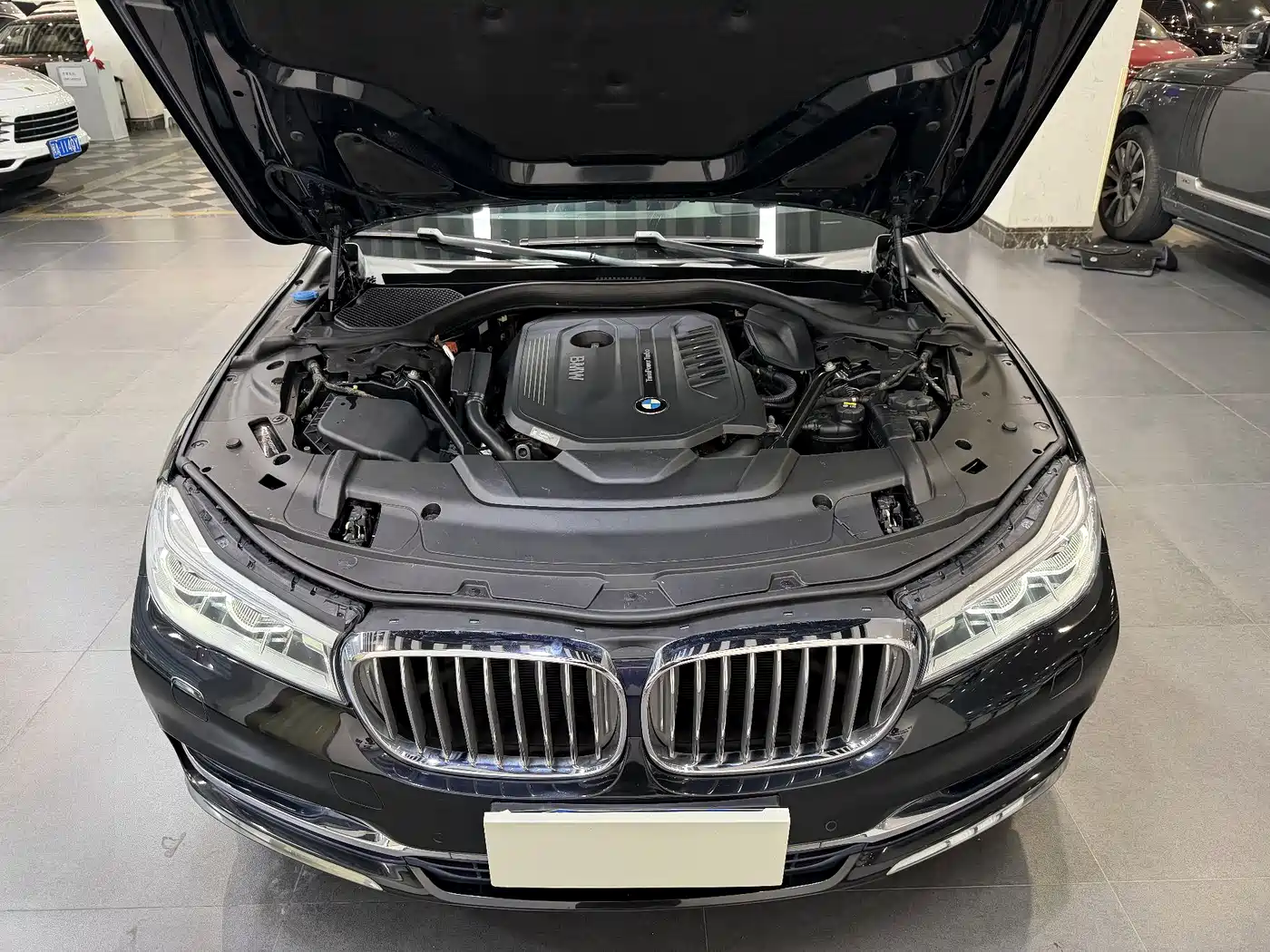 BMW 7 Series 2016 740Li Leading Edition фото 32