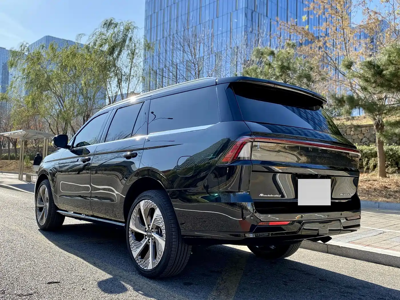 Lincoln Navigator 2025 3.5T Presidential Edition фото 3