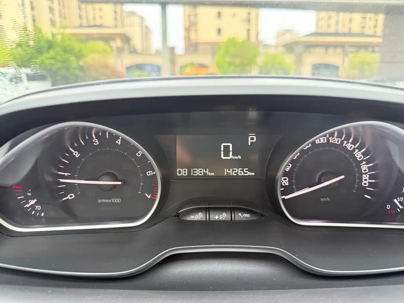 Peugeot 2008 2014 1.6L Automatic Fashion Edition фото 7