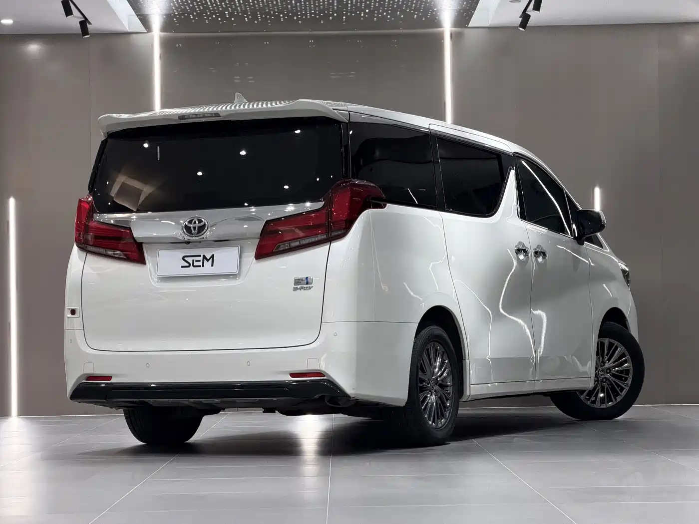 Toyota Vellfire 2021 Crown Hybrid 2.5L HV Luxury Edition фото 5