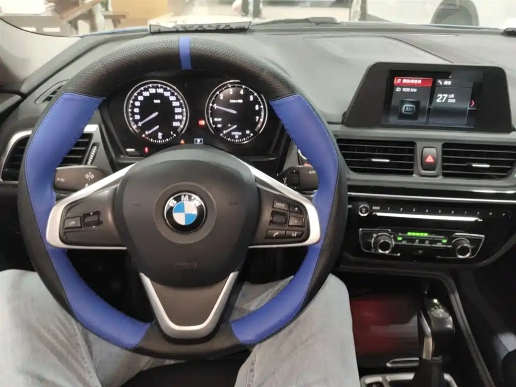 BMW 1 Series 2018 118i Sport Edition фото 10