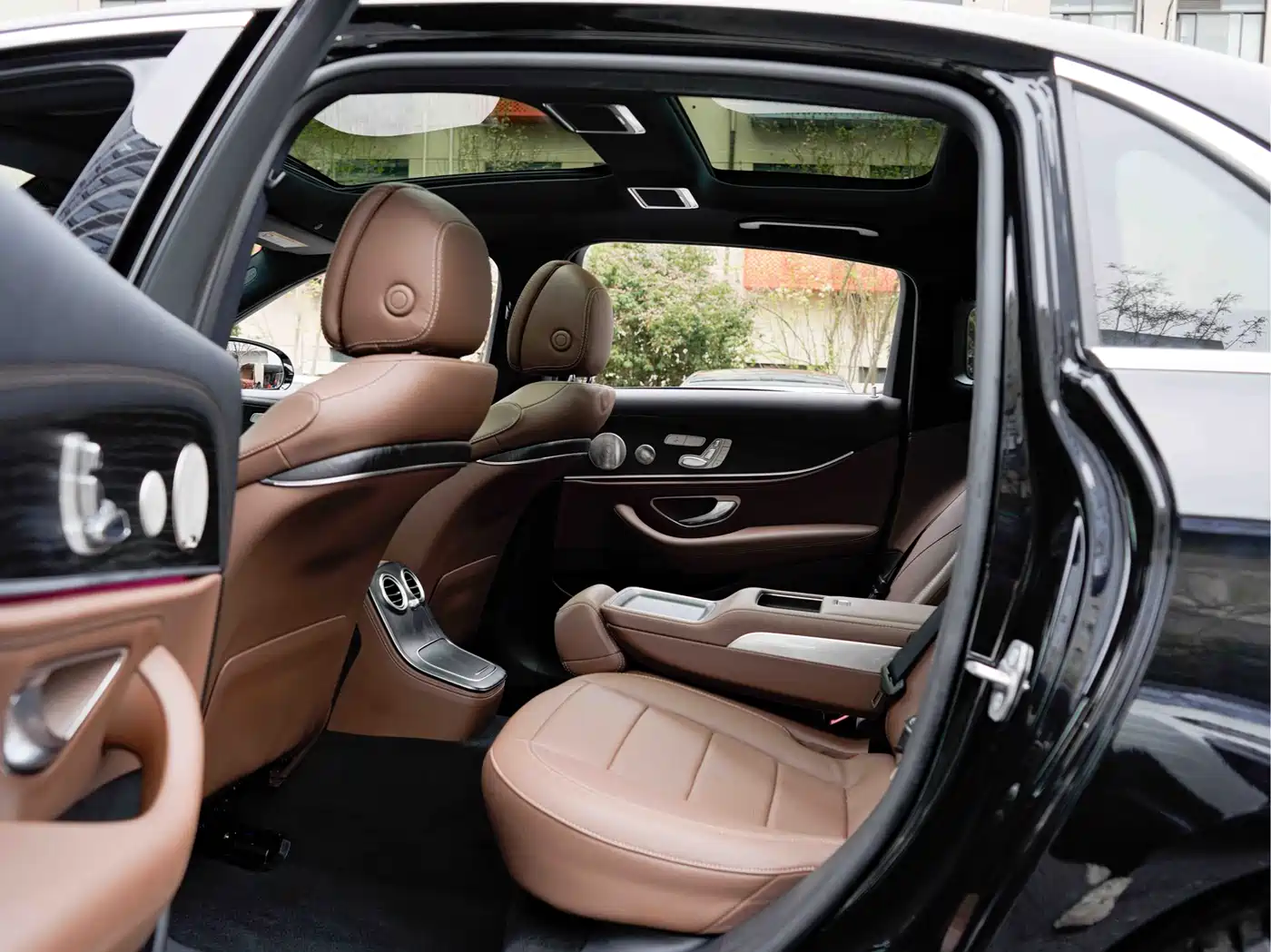 Mercedes-Benz E-Class 2023 E 300 L Sport Luxury фото 12