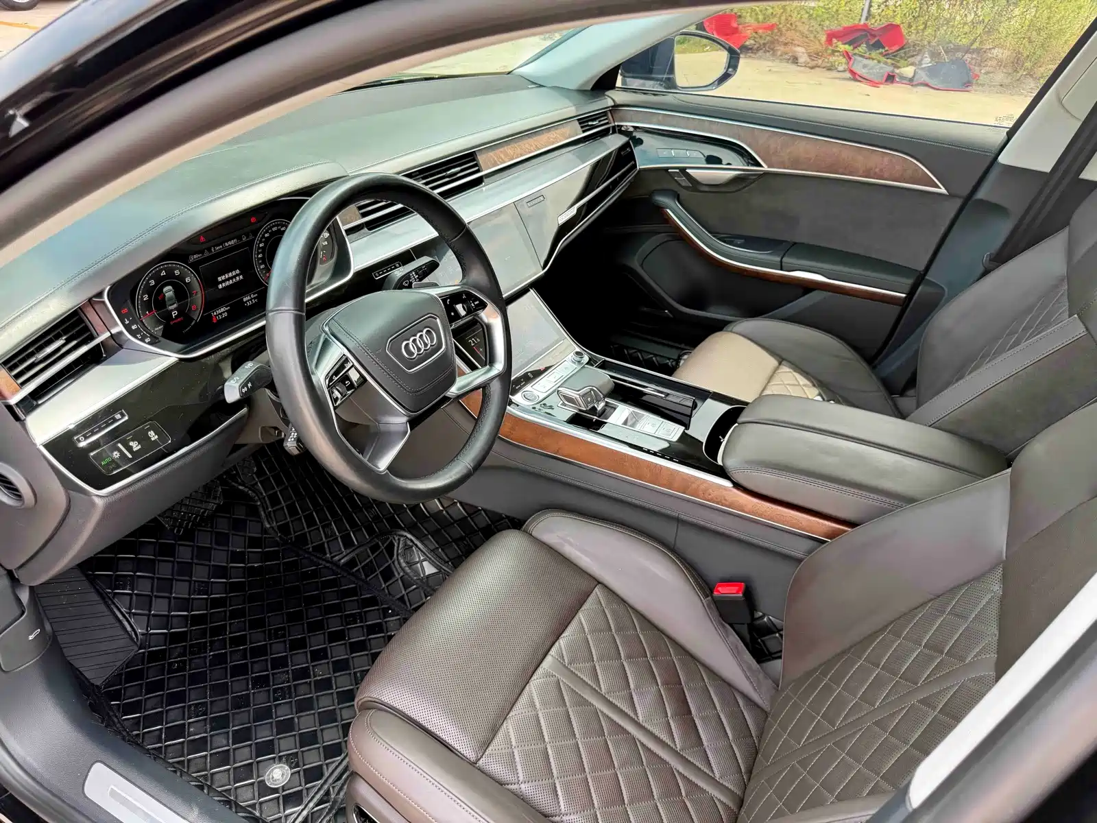 Фото 7 - Audi A8