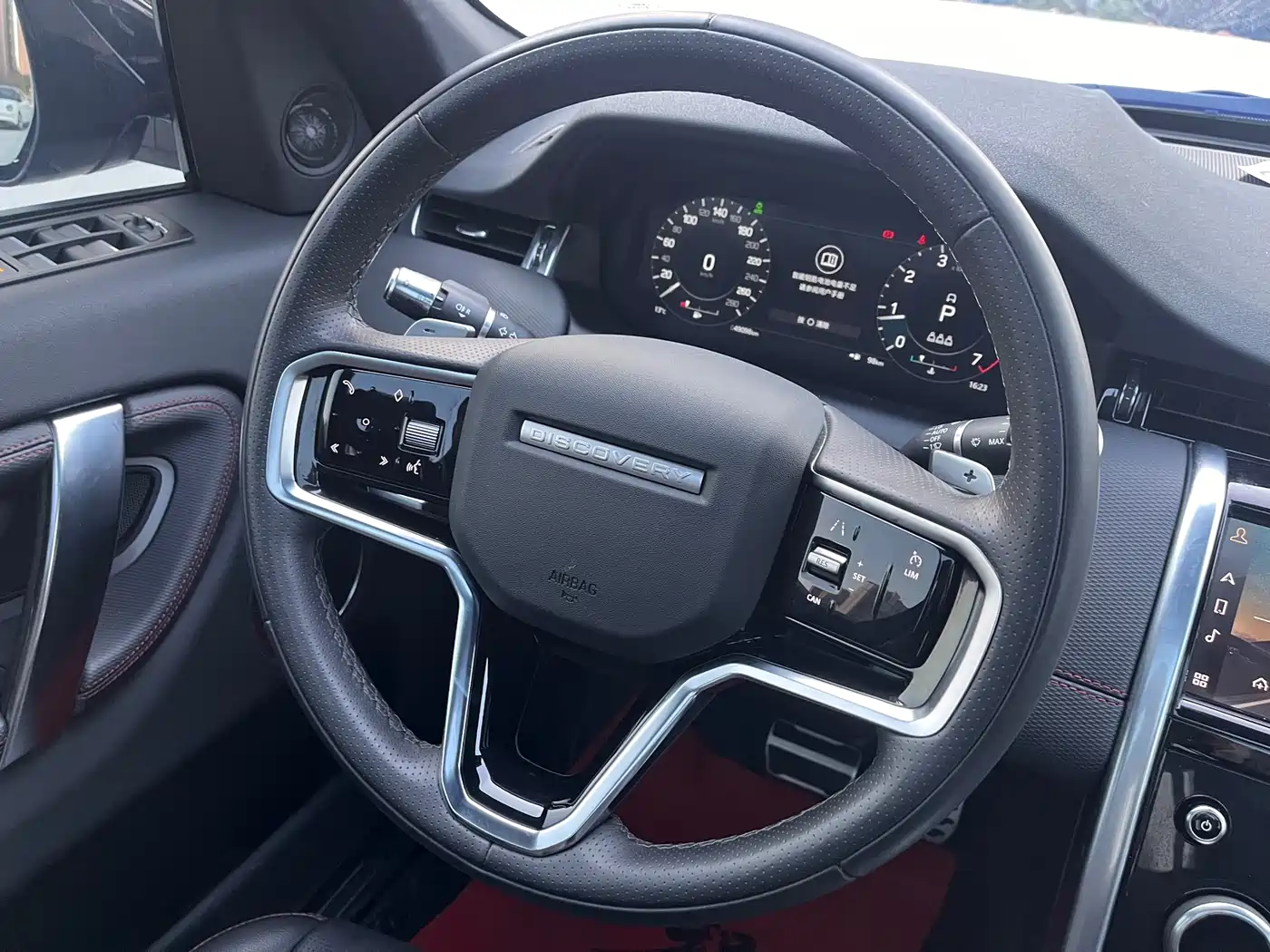 Land Rover Discovery Sport 2022 249PS Metropolis Edition 5-Seater фото 17