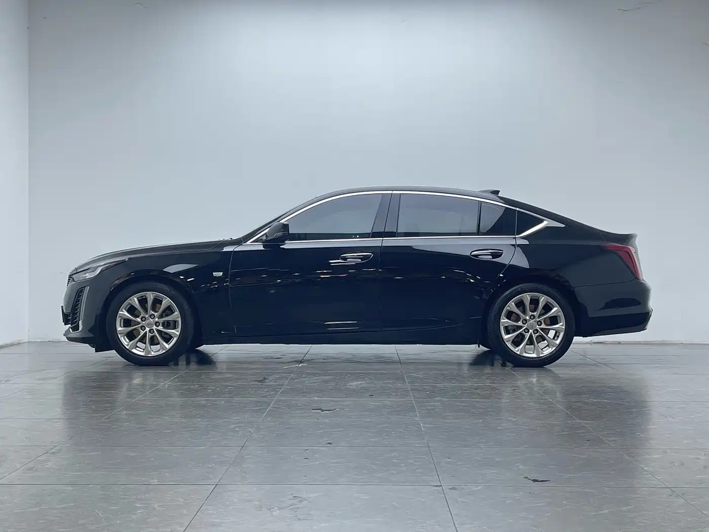 Фото 8 - Cadillac CT5