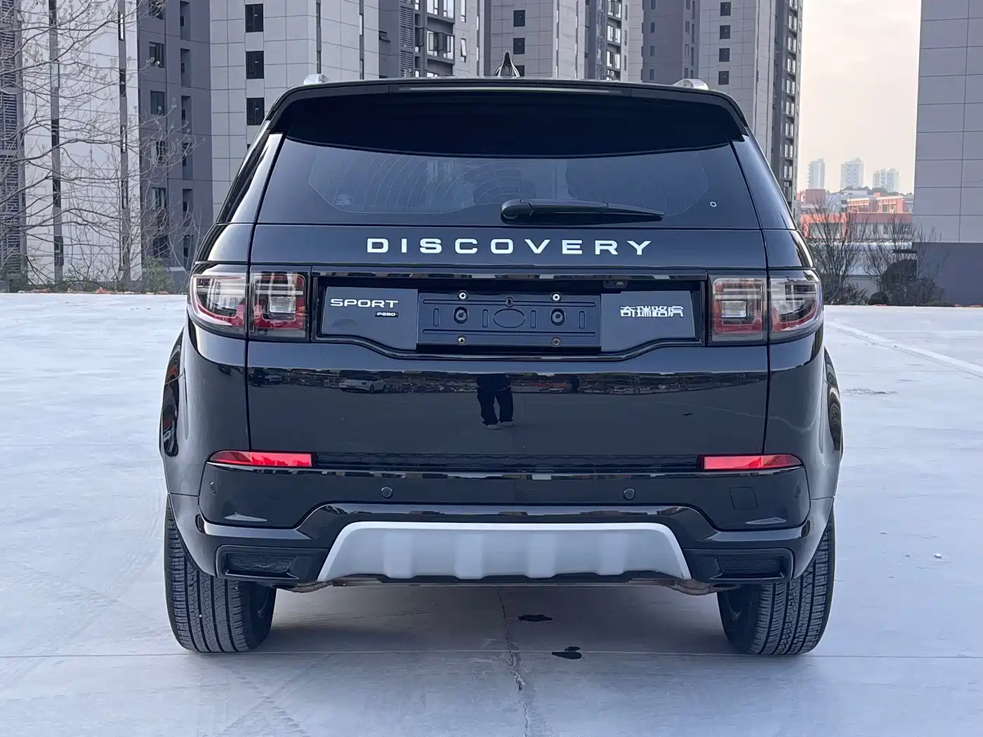 Land Rover Discovery Sport 2022 249PS Metropolis Edition 5-Seater фото 6