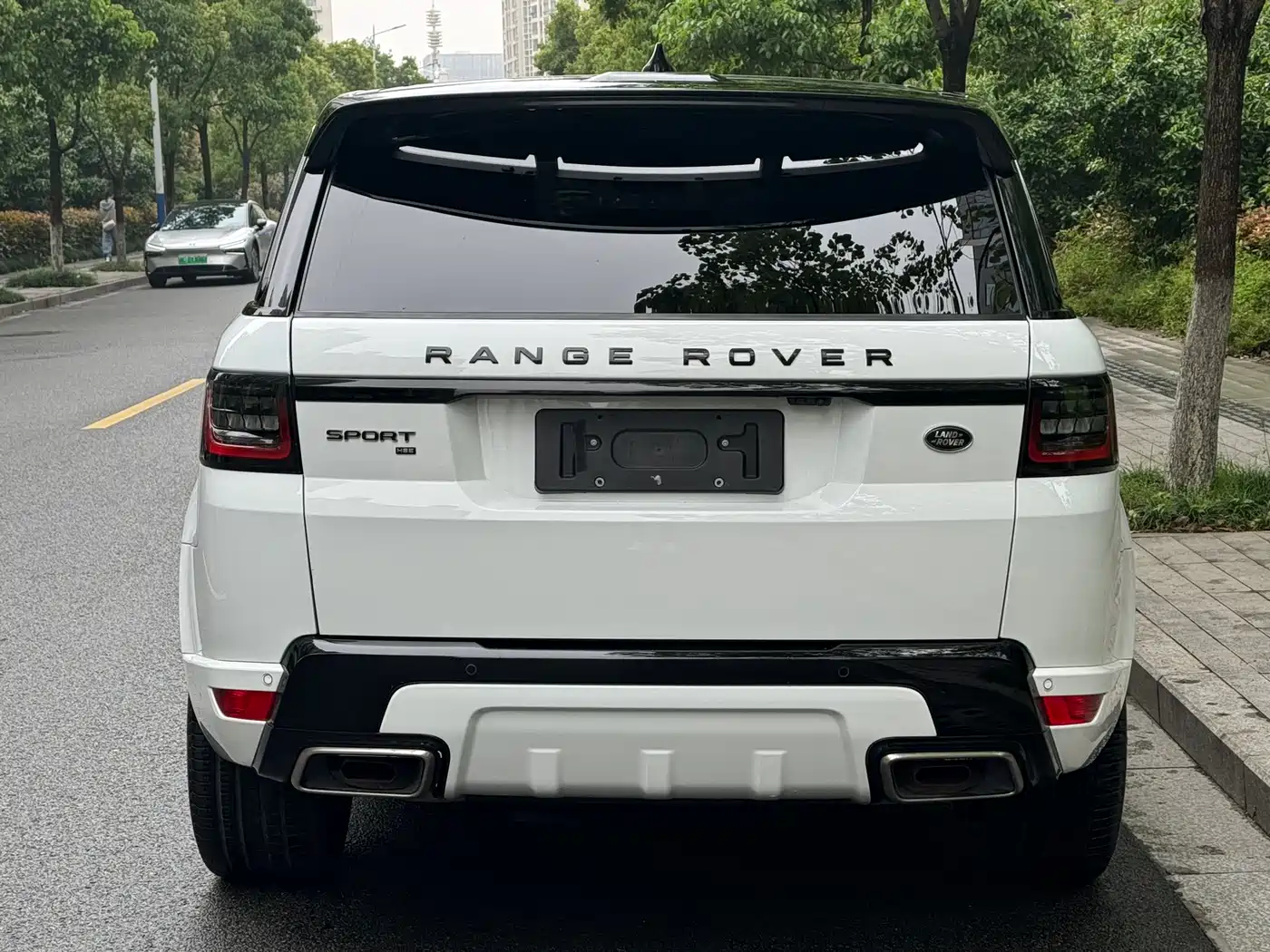 Land Rover Range Rover Sport 2021 3.0 L6 Gloss Black Edition фото 4