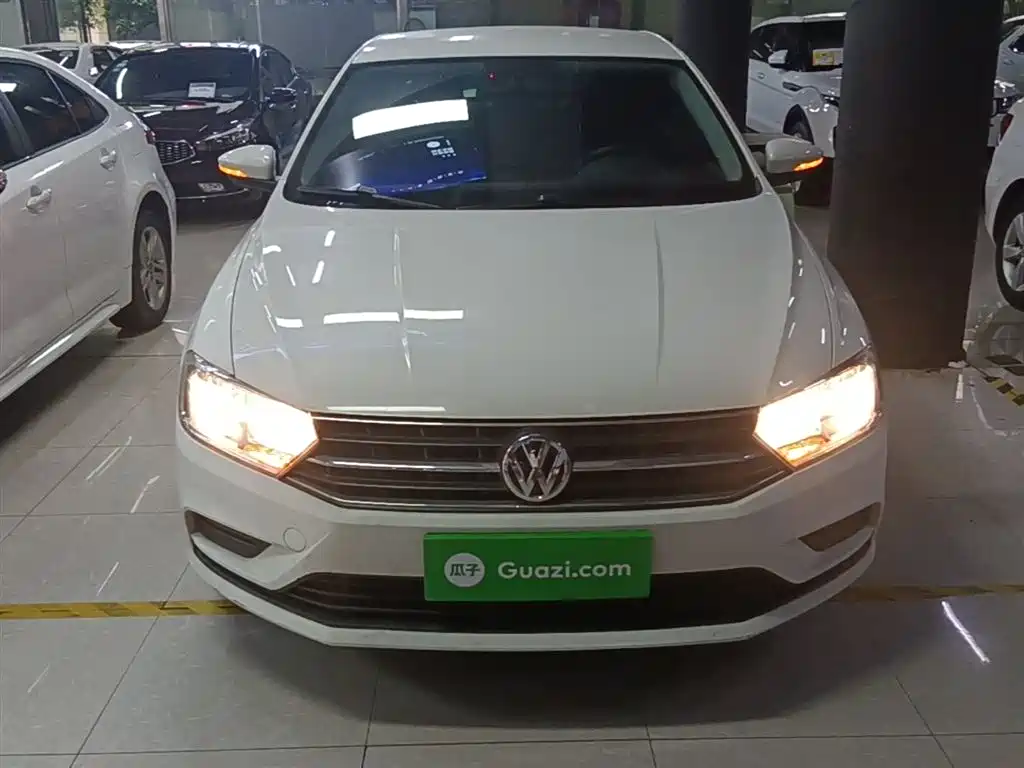 VOLKSWAGEN BORA