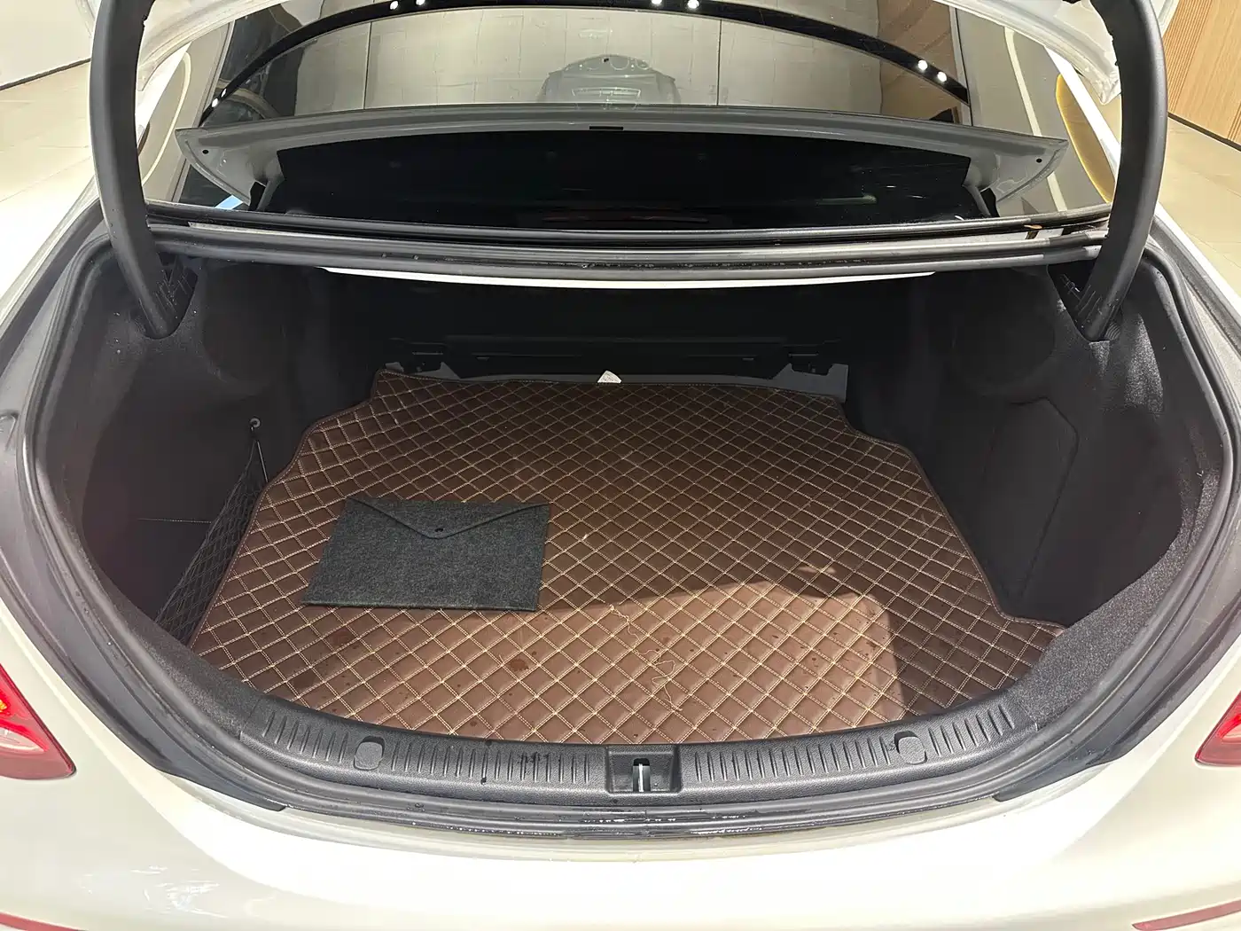 Mercedes-Benz E-Class 2018 Facelift E 300 L Sport Fashion фото 12