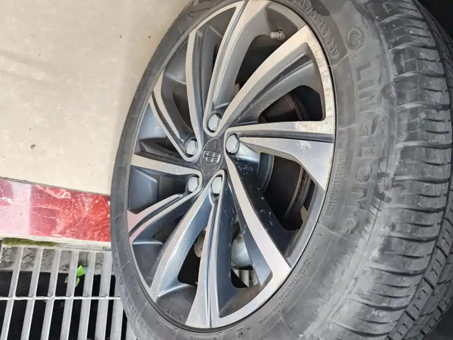 Фото 6 - Geely Coolray