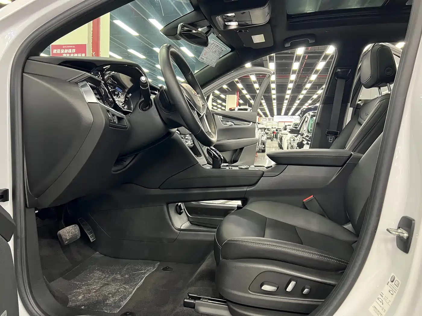 Cadillac XT5 2022 2.0T 2WD Luxury фото 33