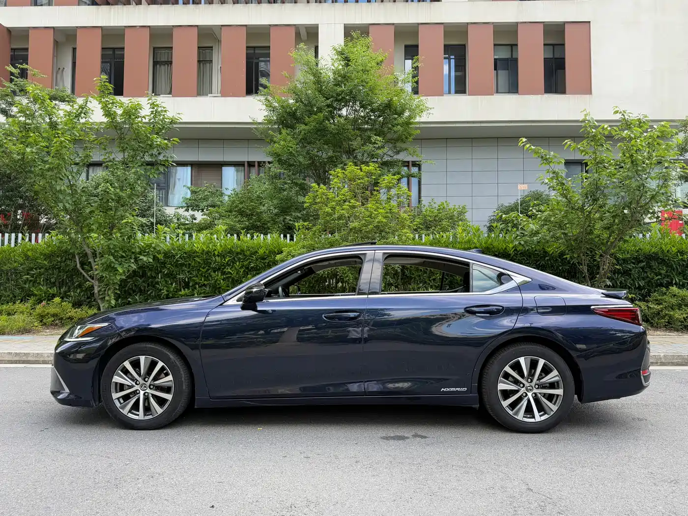 Lexus ES 2018 300h Excellence Edition China V фото 7
