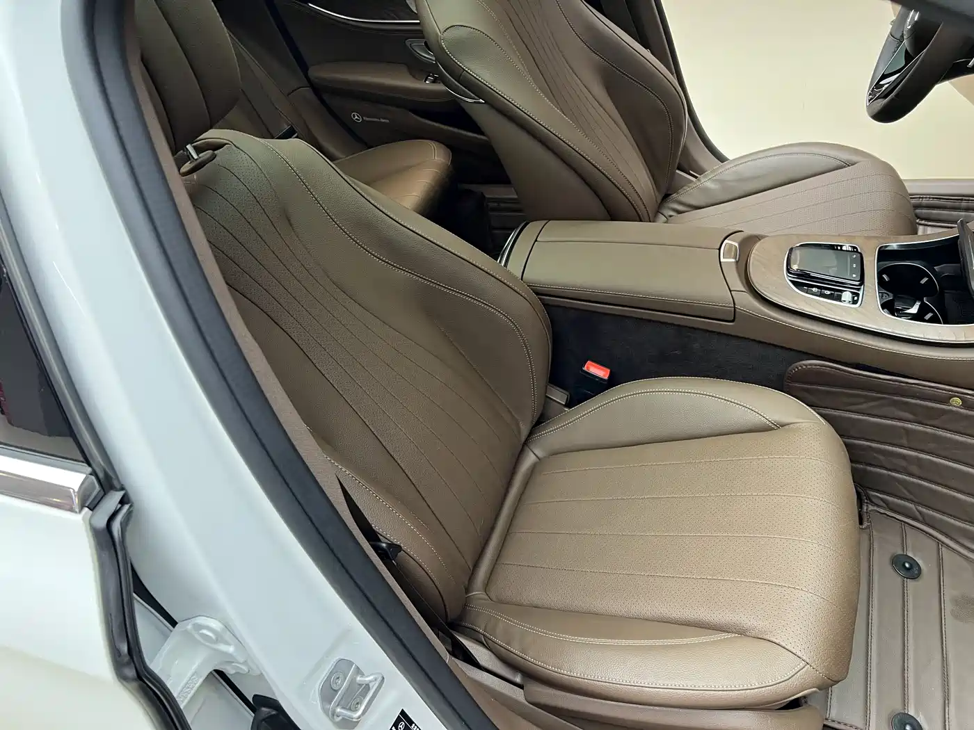 Mercedes-Benz E-Class 2021 E 300 L Luxury фото 13