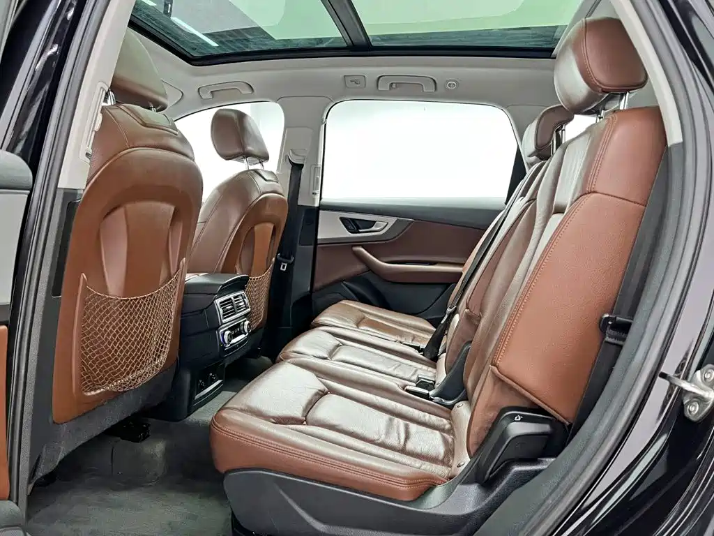 Photo 16 - Audi Q7