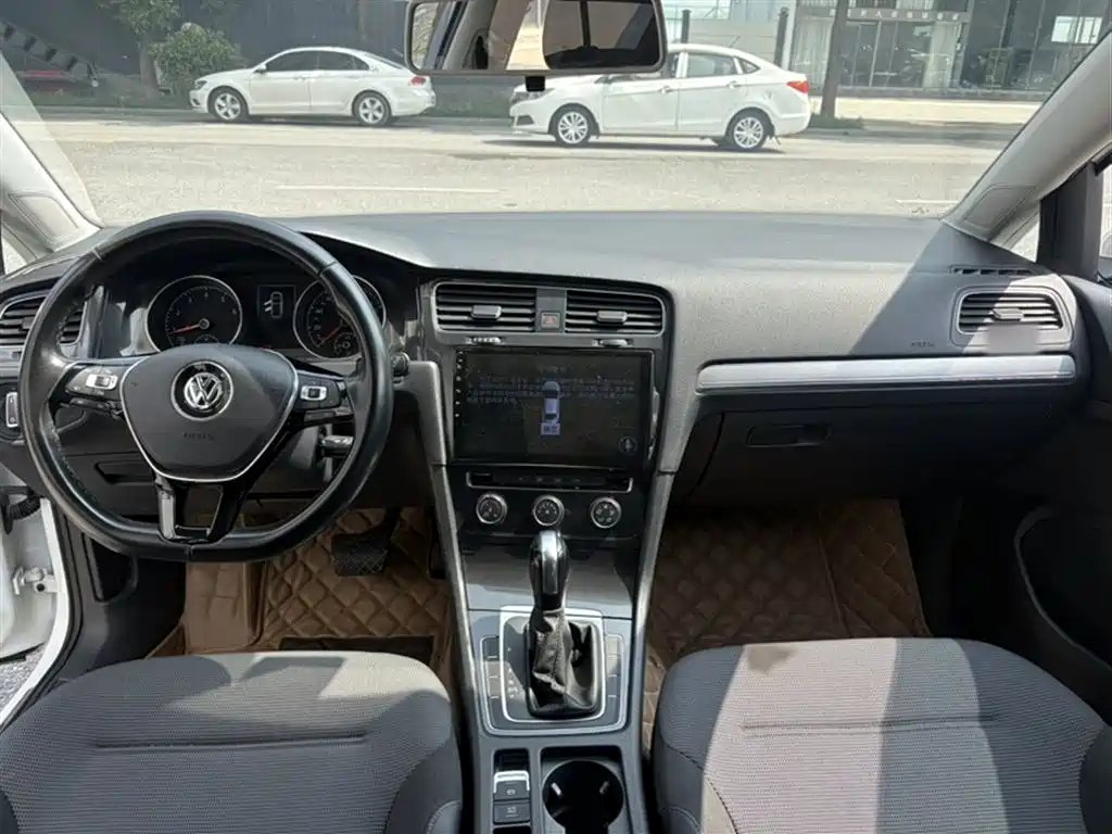 Volkswagen Golf 2018 1.6L Automatic Comfort фото 4