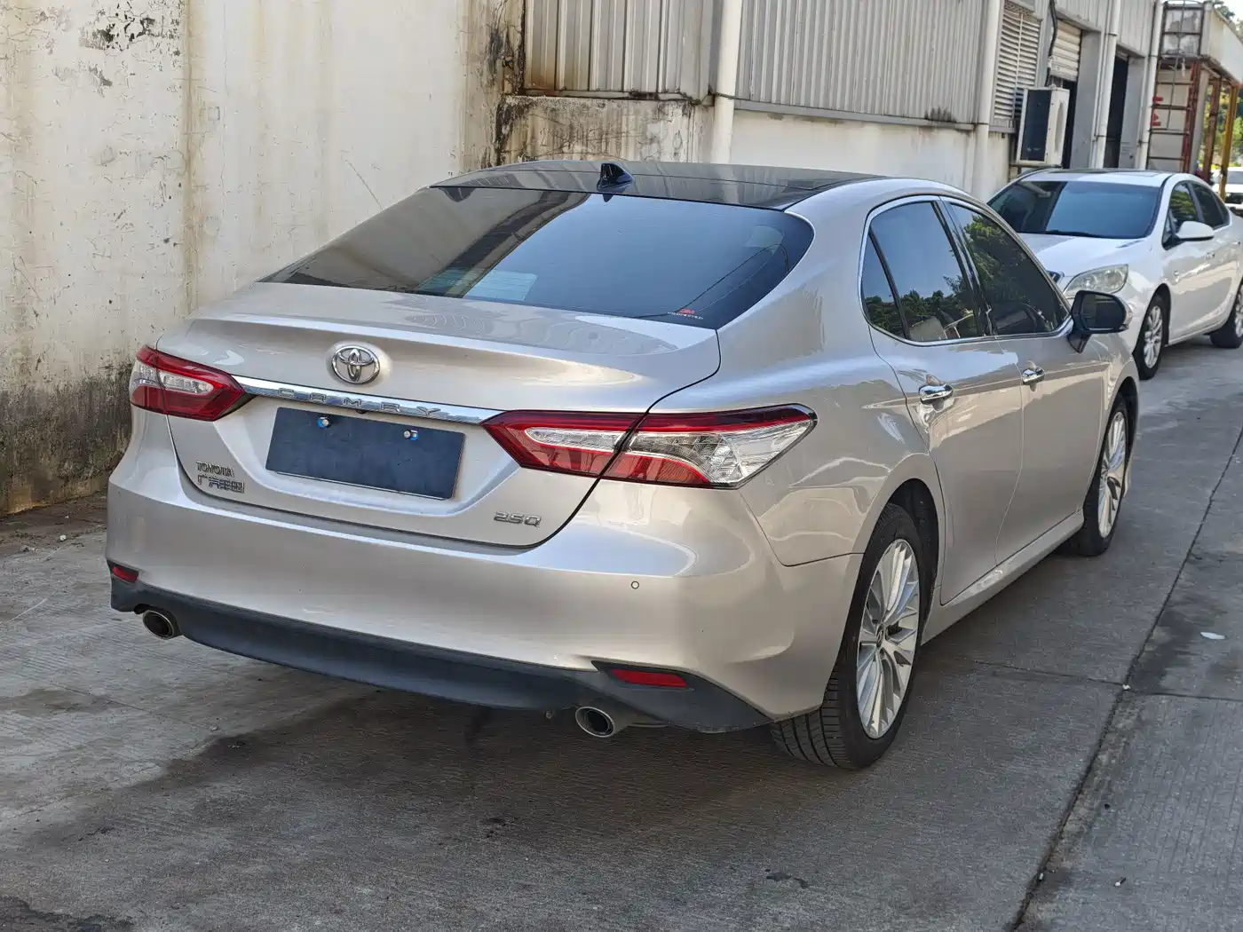 Фото 4 - Toyota Camry