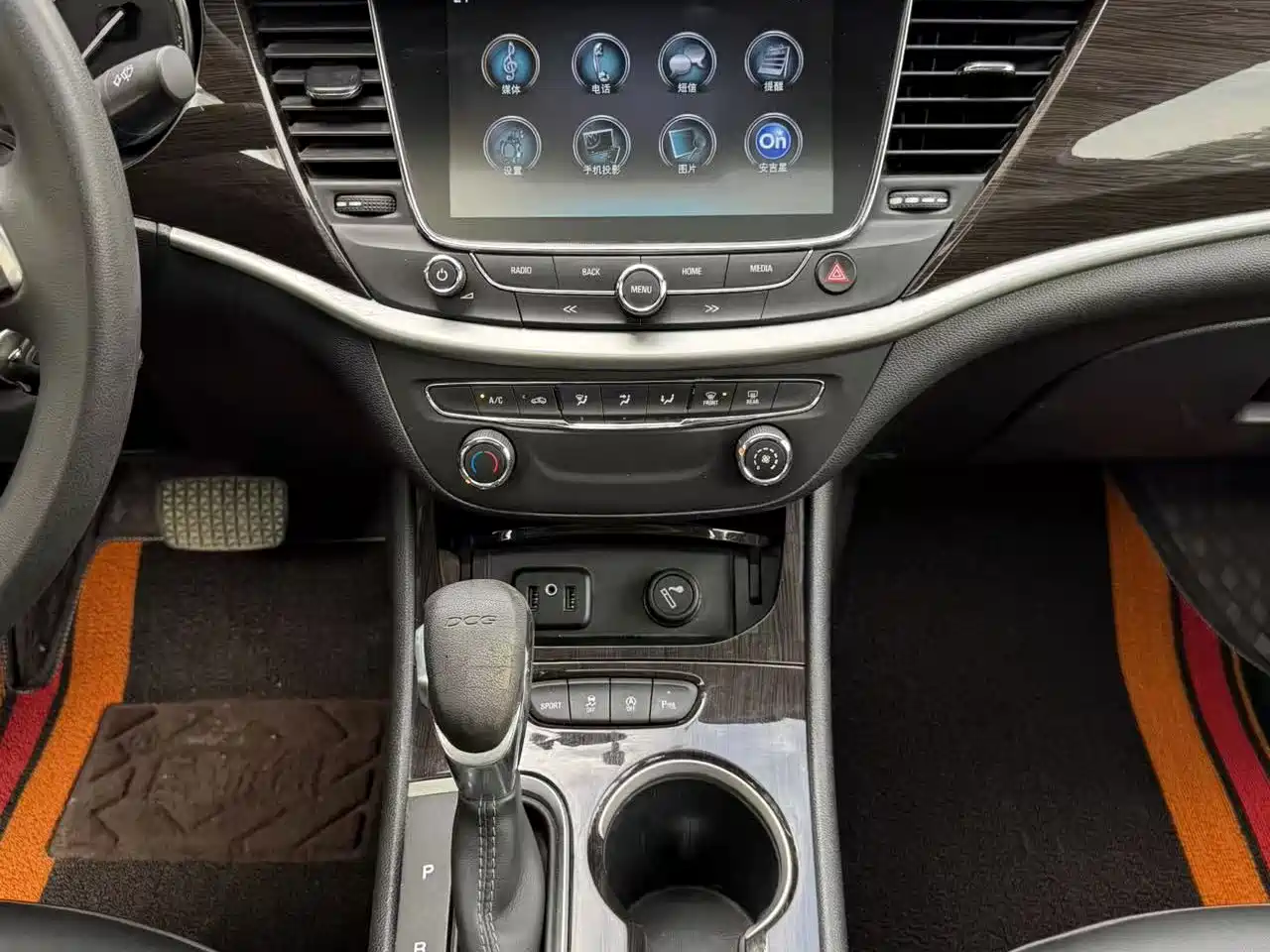 Buick Verano 2018 Sedan 20T Dual Clutch Leading фото 10